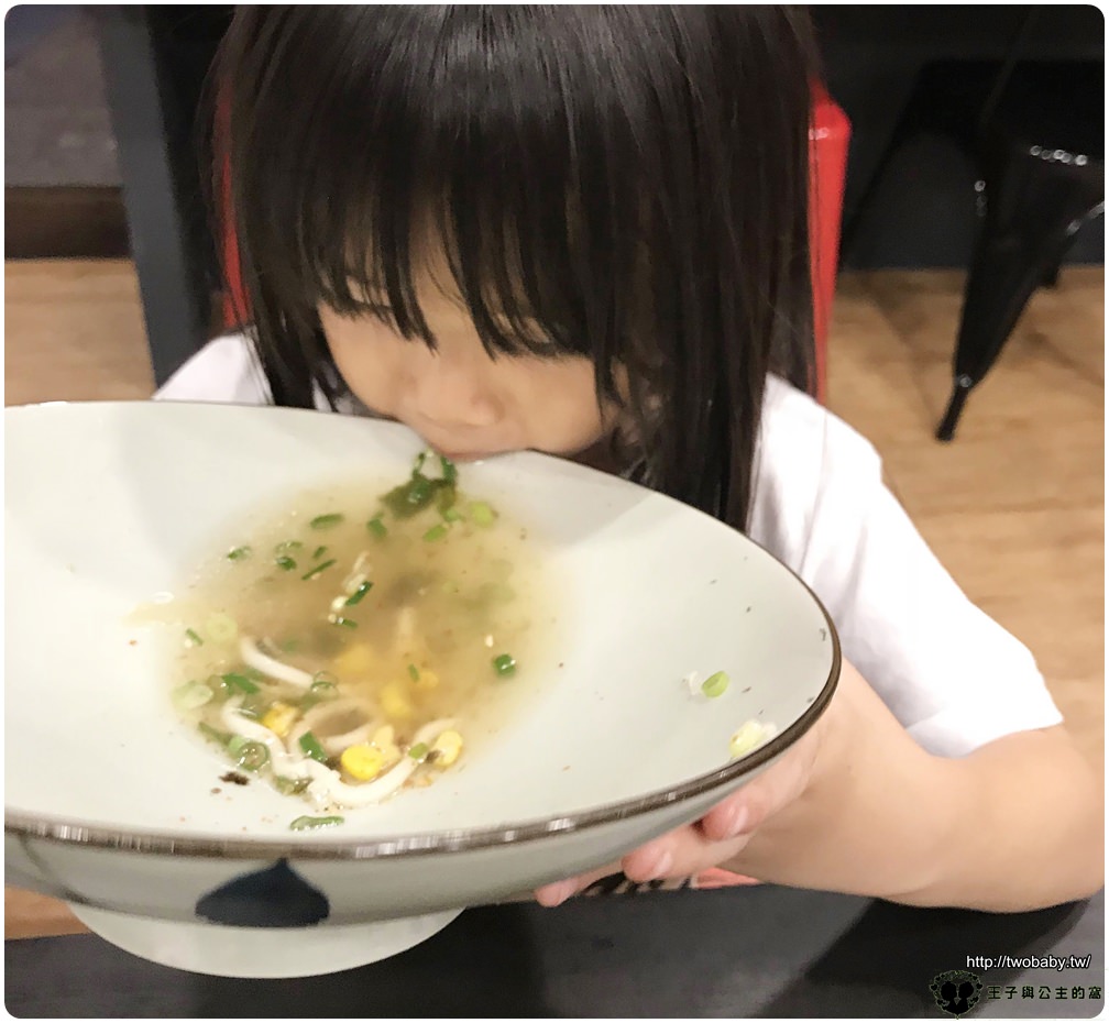 嘉義美食|嘉義拉麵-金岩麵屋 日式風格的平價拉麵屋 湯頭讚拉麵Q服務好 