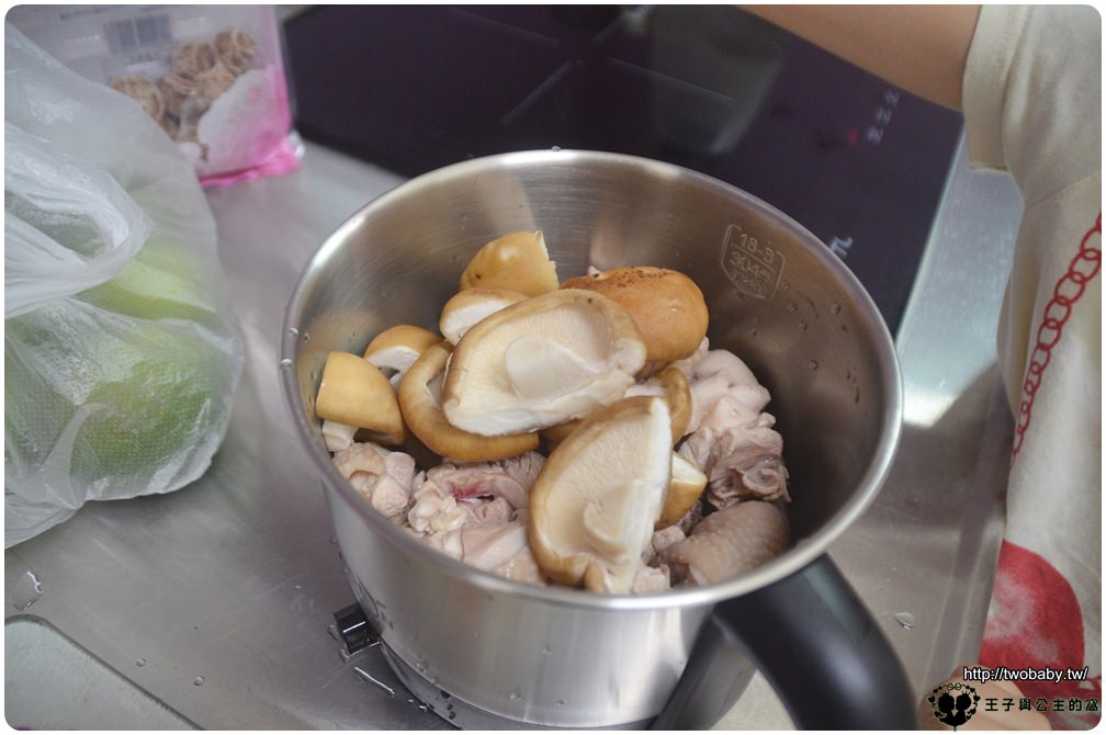 食譜|甘草香菇雞湯-另類梅子雞湯作法 不用過多的調味就可以煮出好喝的雞湯