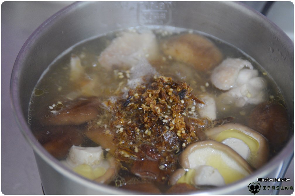 食譜|甘草香菇雞湯-另類梅子雞湯作法 不用過多的調味就可以煮出好喝的雞湯