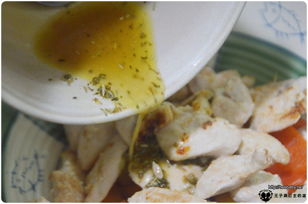 沙拉食譜|油漬甘草香檸彩椒雞肉沙拉-甘草香氣提升了醬料的風味