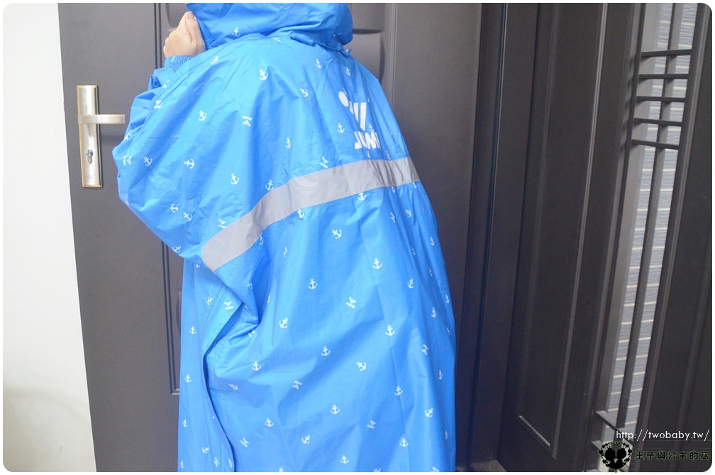 宅配好物|JUMP將門 側穿式雨衣，升級版風雨衣還是一件式連身雨衣 超防水設計可以防止拉鍊處滲水問題