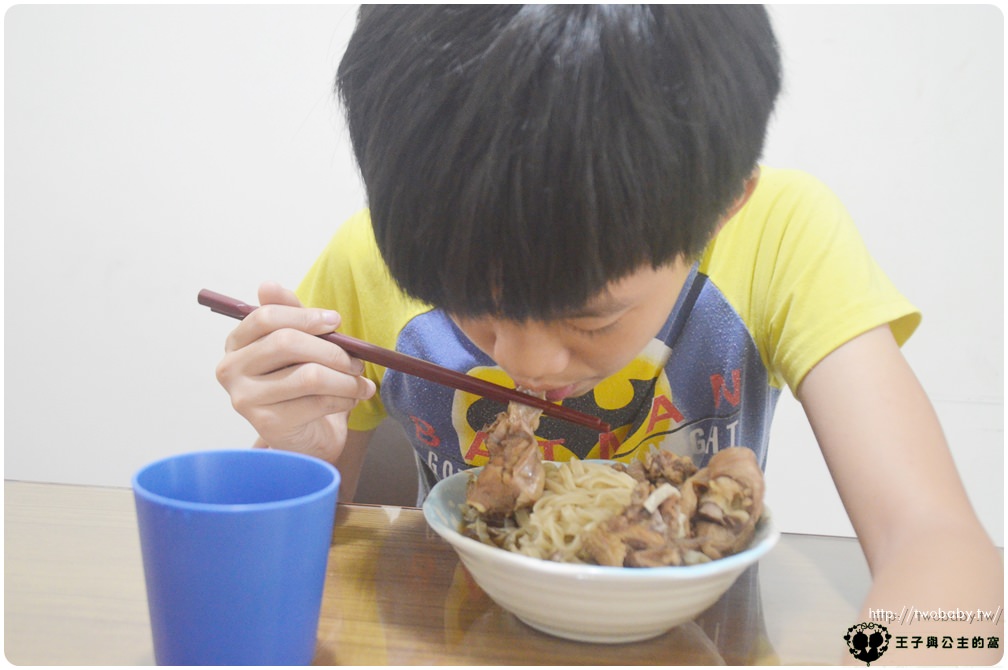 宅配美食|雙月食品社~華人養身雞湯第一品牌 媽媽福音-不用花時間燉湯就有營養好喝的雞湯