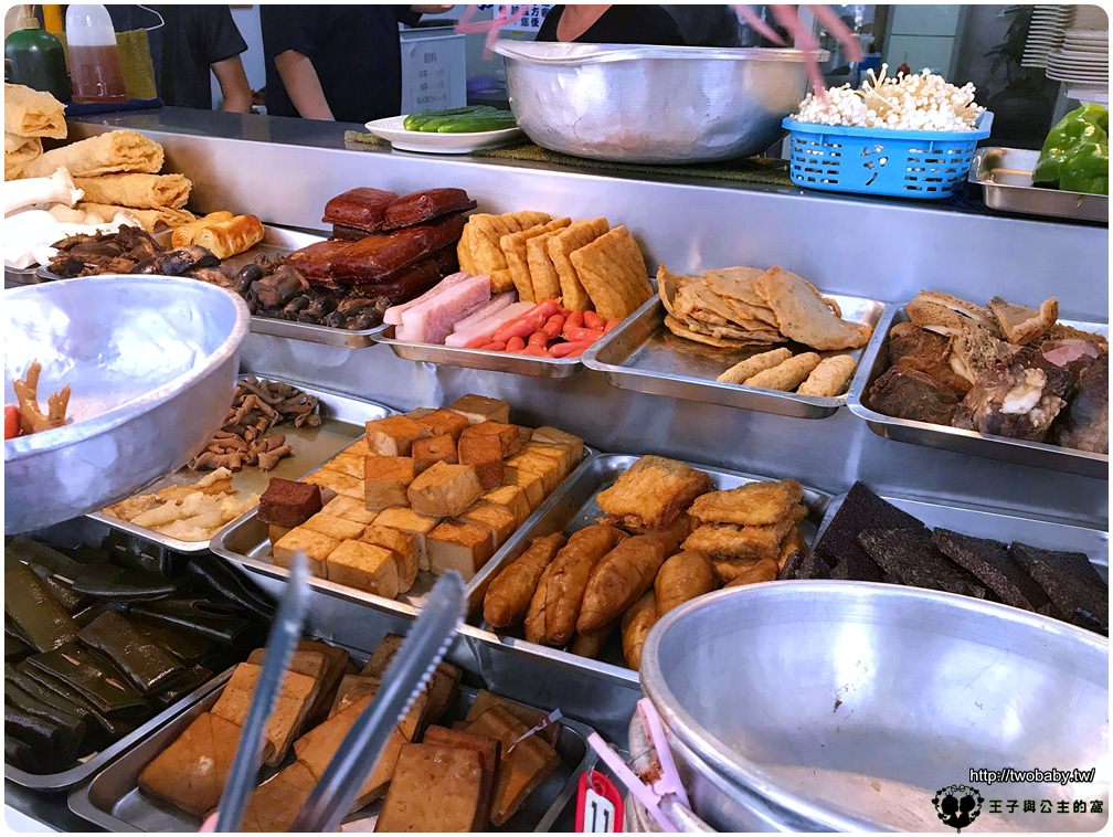 澎湖美食|澎湖阿華滷菜-獨特醬汁的排隊老店 旅遊書上必吃小吃