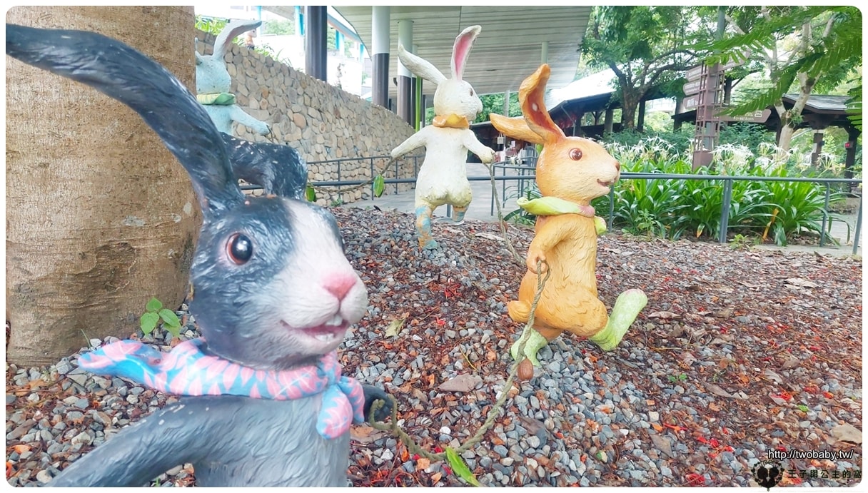 宜蘭礁溪景點|免費泡腳景點 宜蘭礁溪溫泉公園 可愛小兔兔包圍的親子景點