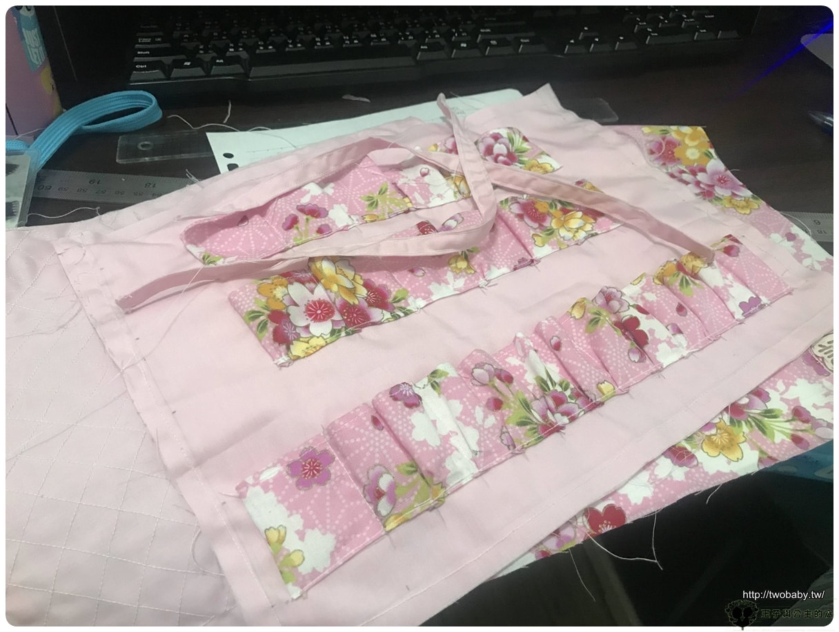 DIY專區|華德福 DIY蠟磚蠟筆袋~粉色客家花布感覺好粉嫩!
