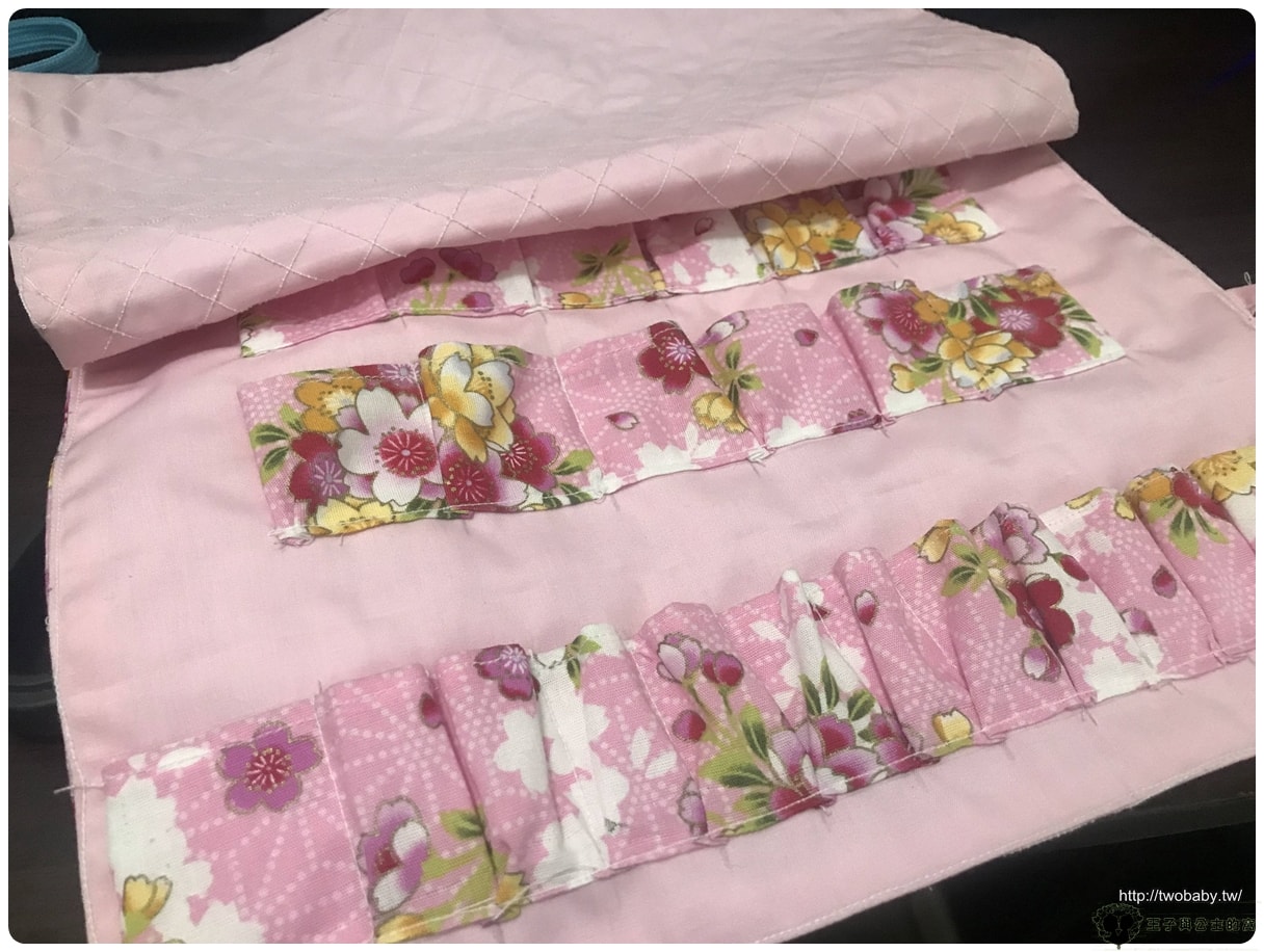 DIY專區|華德福 DIY蠟磚蠟筆袋~粉色客家花布感覺好粉嫩!