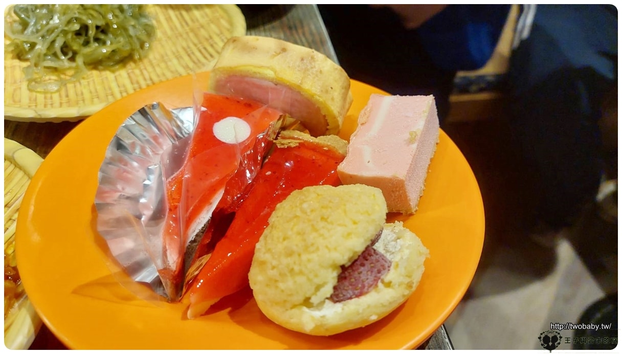 台中美食~吃到飽餐廳|台中山禾拉麵-季節草莓吃到飽 拉麵DIY
