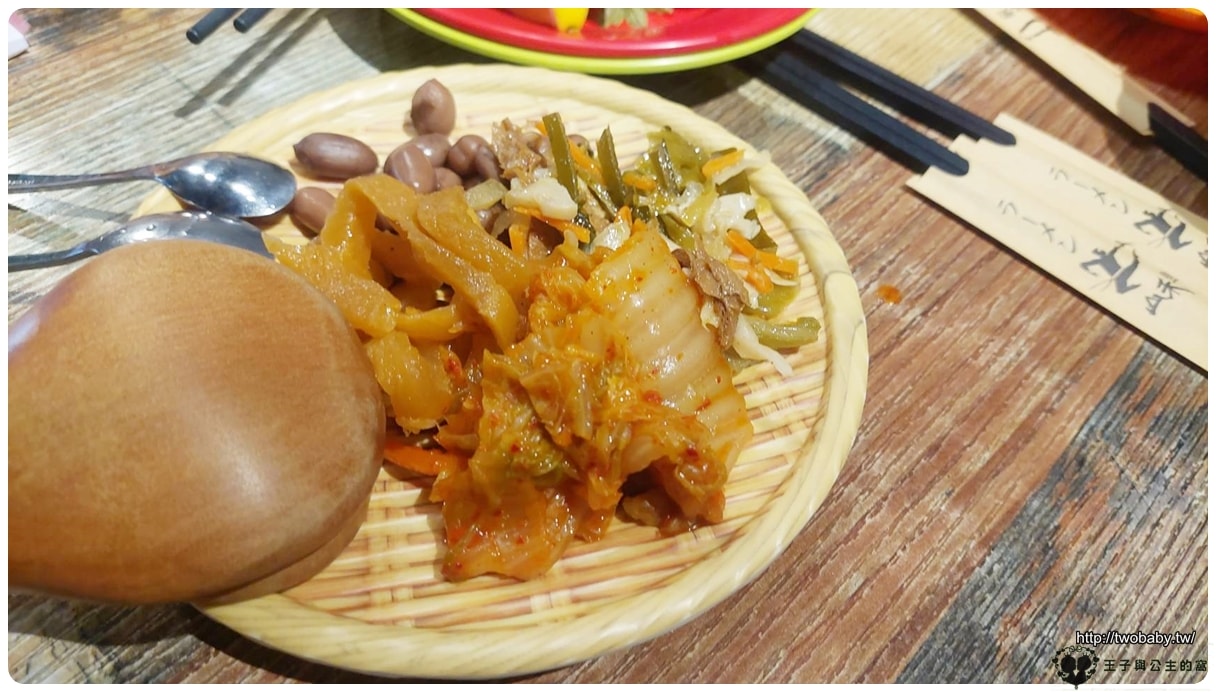 台中美食~吃到飽餐廳|台中山禾拉麵-季節草莓吃到飽 拉麵DIY