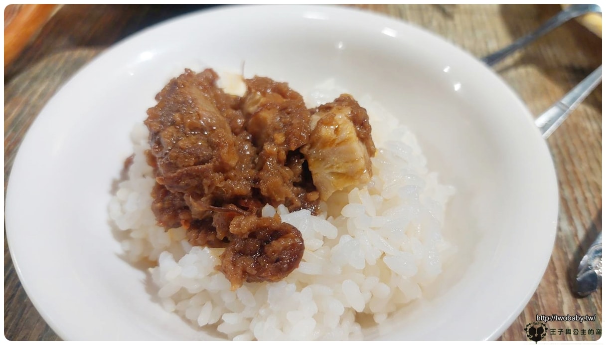 台中美食~吃到飽餐廳|台中山禾拉麵-季節草莓吃到飽 拉麵DIY