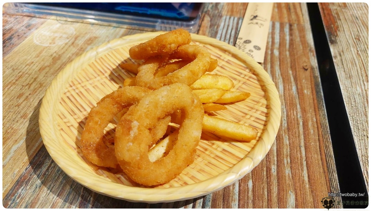 台中美食~吃到飽餐廳|台中山禾拉麵-季節草莓吃到飽 拉麵DIY