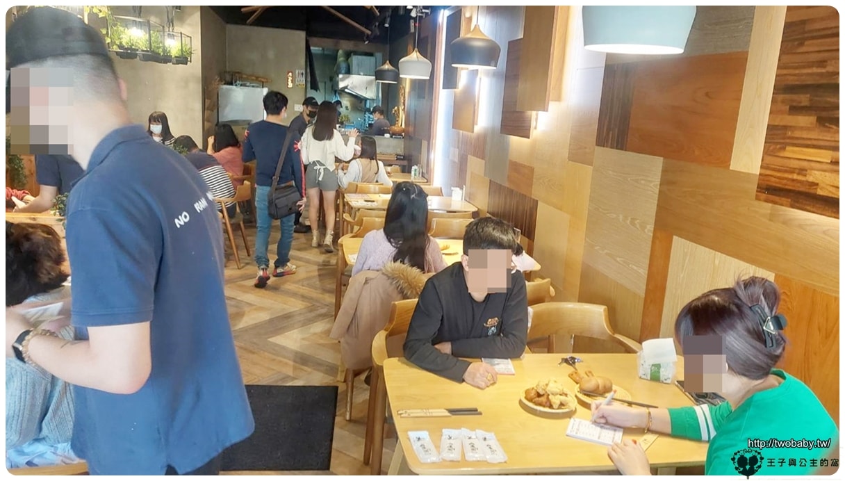 台中美食~吃到飽餐廳|台中山禾拉麵-季節草莓吃到飽 拉麵DIY