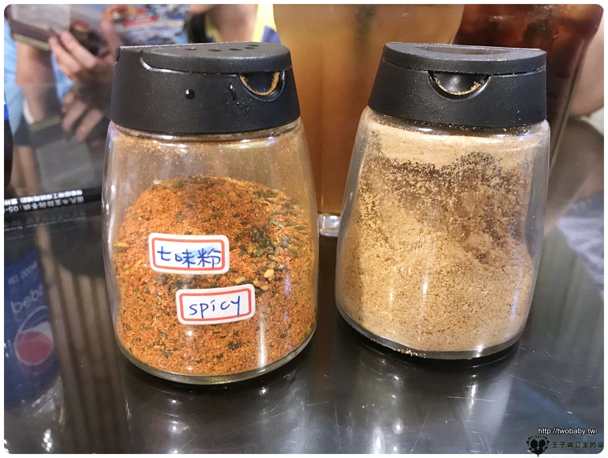 台南美食|台南中西區美食|府中街必吃 人氣排隊炒泡麵|保哥黑輪 古早味仙女紅茶