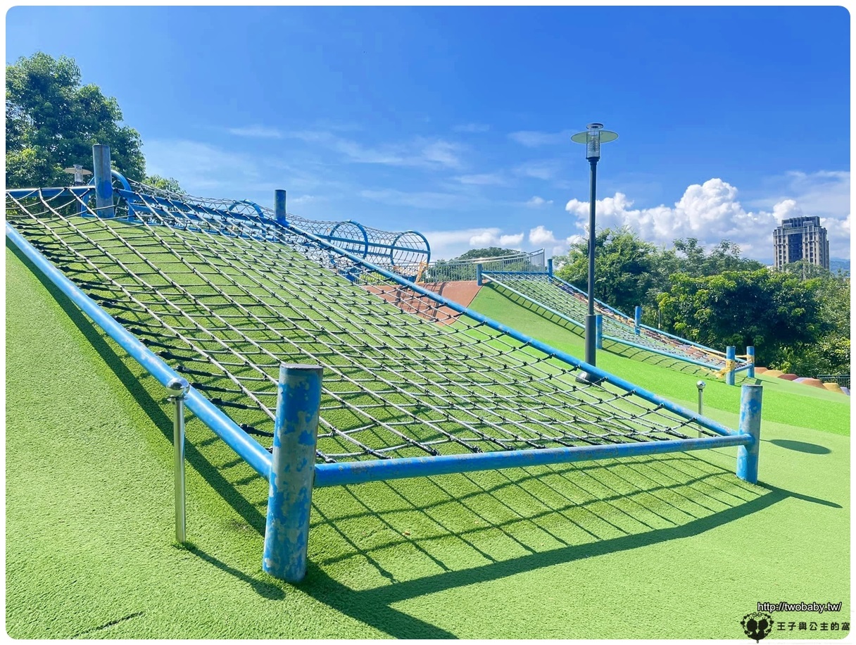 新北特色遊樂場|親子景點|中和 員山公園 遊逸之丘 攀爬網 溜滑梯 沙坑