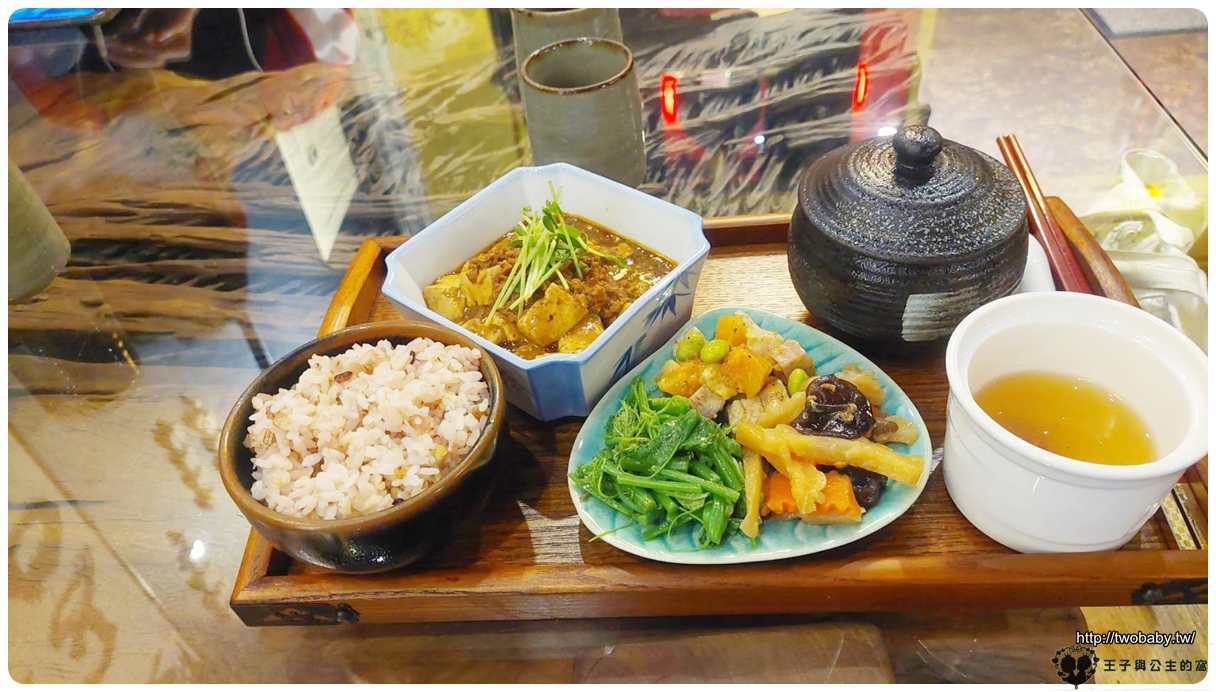 雲林古坑美食|蔬食素食|古坑觀天之道素食草堂 古坑全聯對面 超好停車