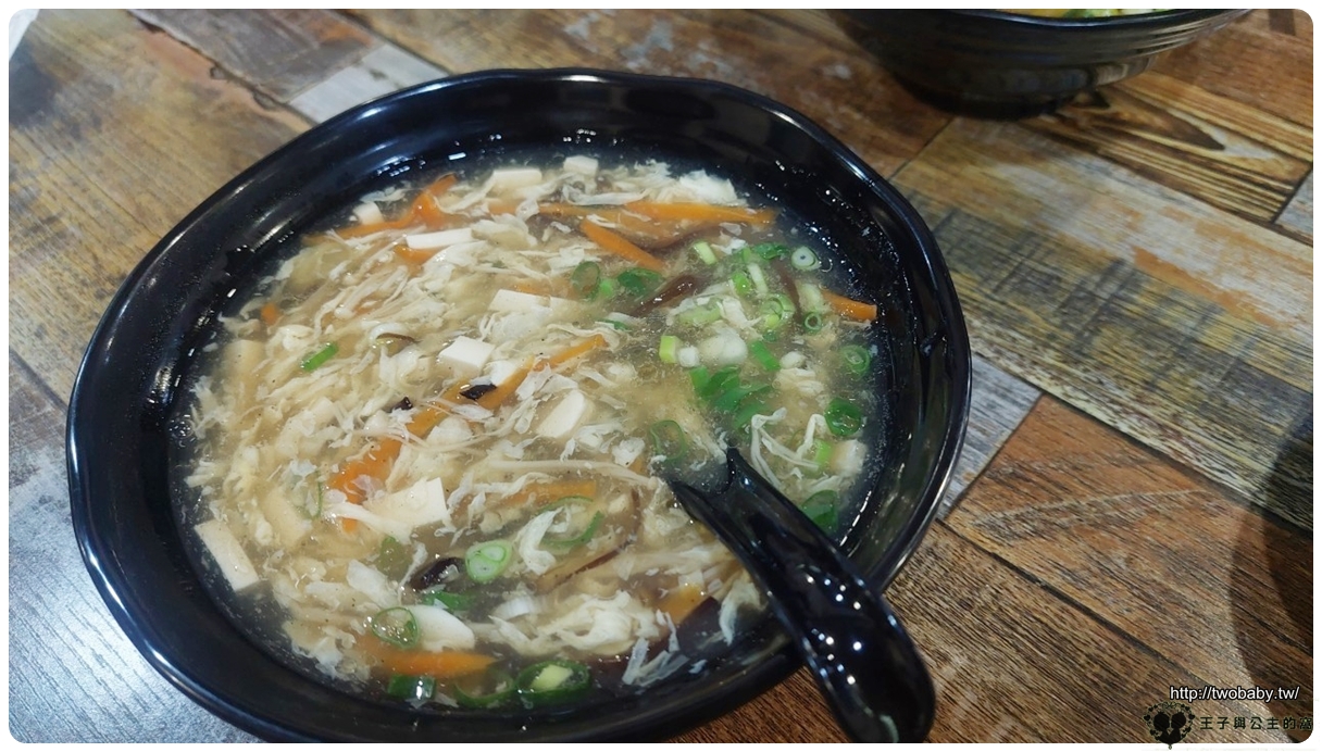苗栗美食|苗栗小吃|京禾麵食館 湯頭清甜的牛肉麵 麵體QQ的~很推!!