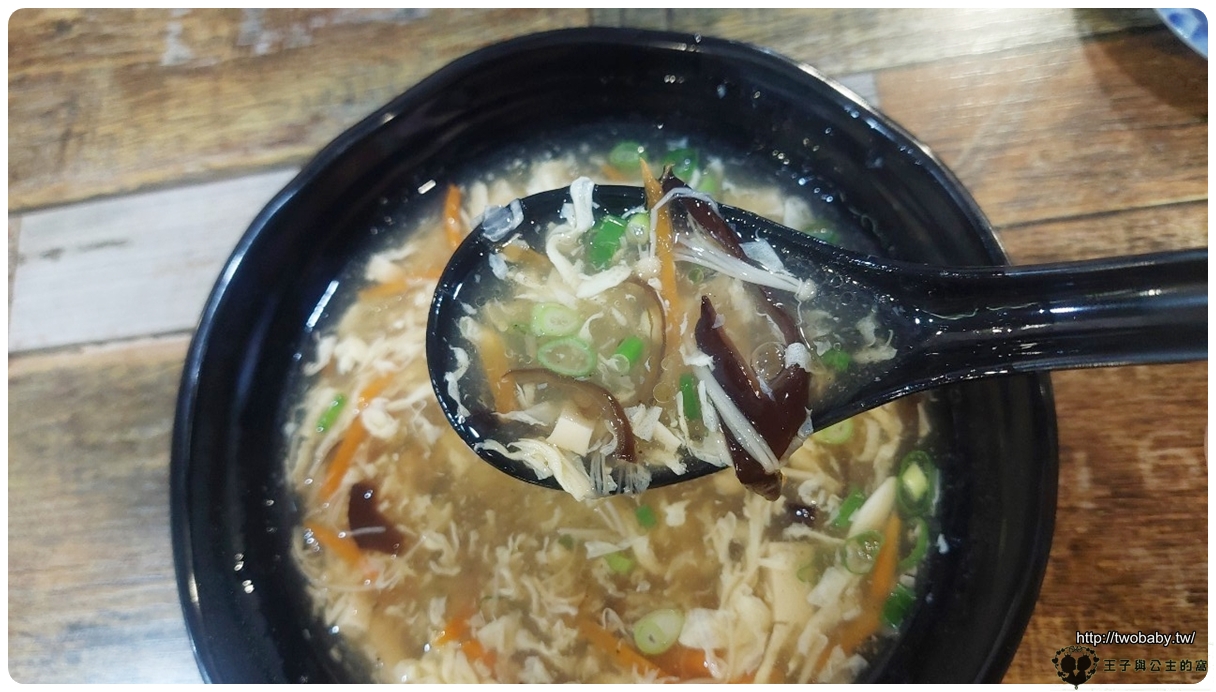 苗栗美食|苗栗小吃|京禾麵食館 湯頭清甜的牛肉麵 麵體QQ的~很推!!