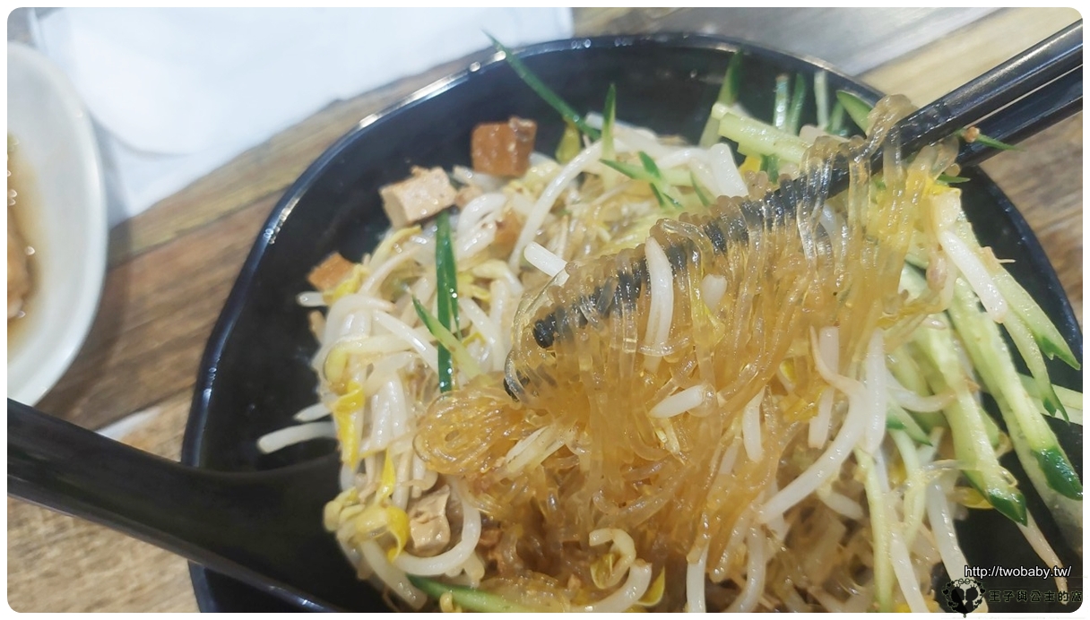 苗栗美食|苗栗小吃|京禾麵食館 湯頭清甜的牛肉麵 麵體QQ的~很推!!