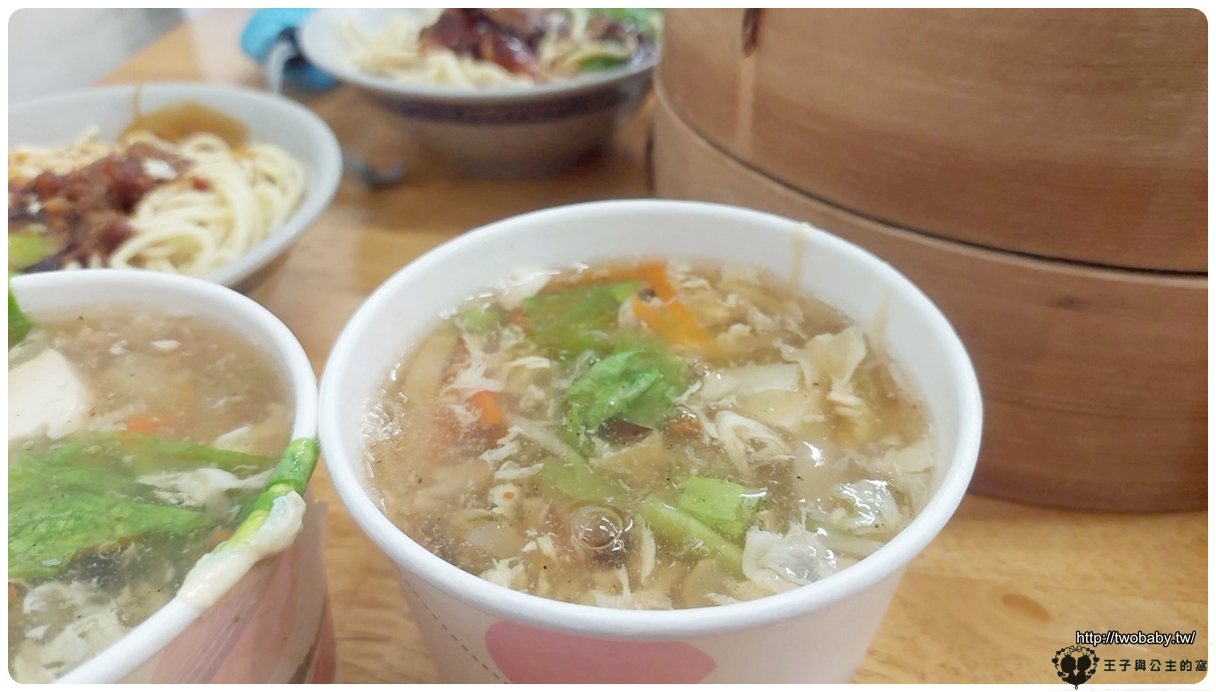 台中美食|吉蜂蒸餃益民店~吉蜂蒸餃總店 台中人氣老店 平價餐點 用餐時間一位難求!