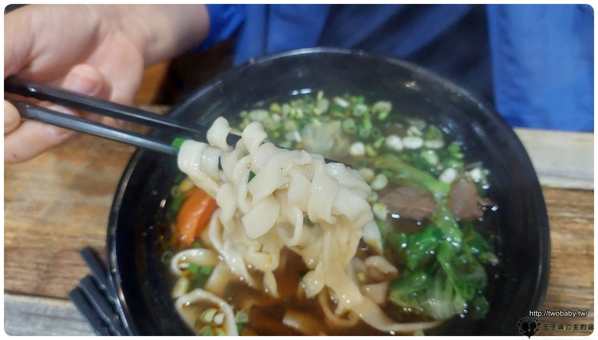 苗栗美食|苗栗小吃|京禾麵食館 湯頭清甜的牛肉麵 麵體QQ的~很推!!