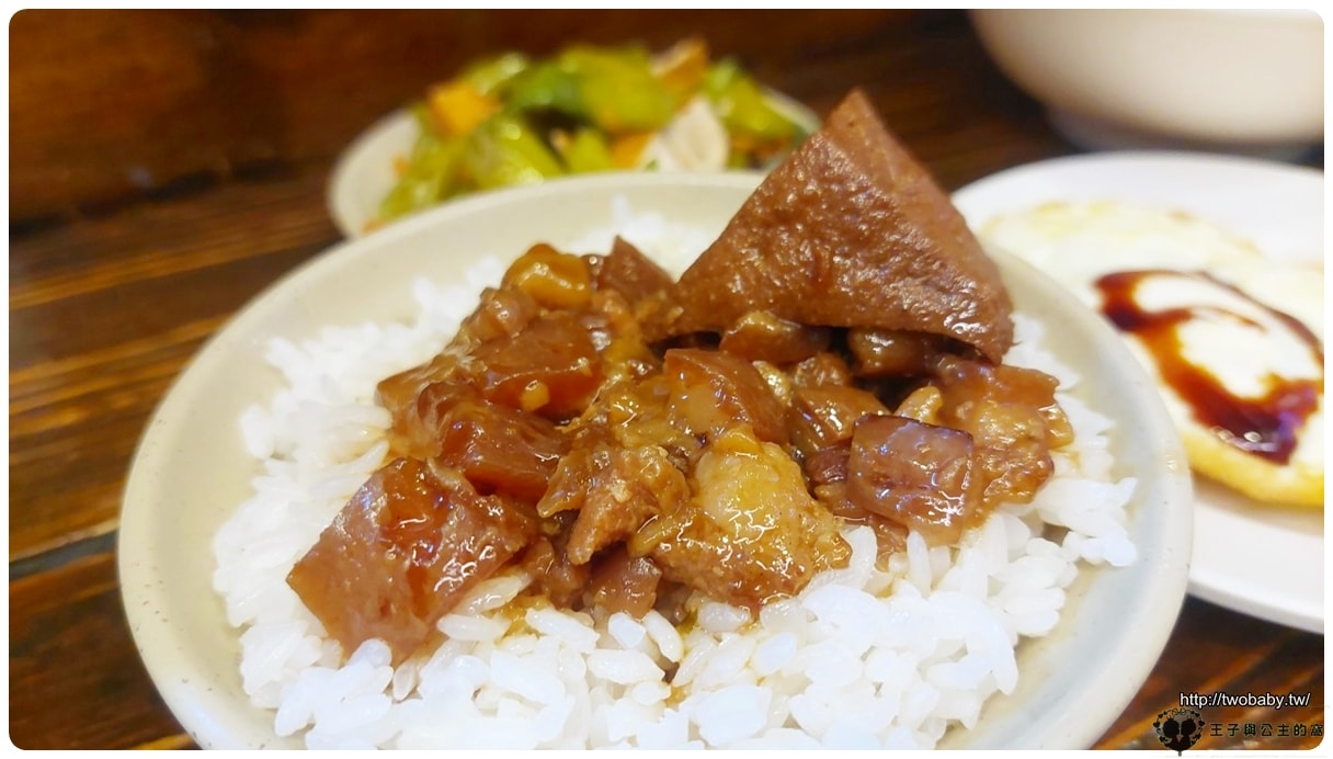 雲林虎尾美食|德興市場美食|德興滷肉飯(德興店)傳統美食 日式復古裝潢