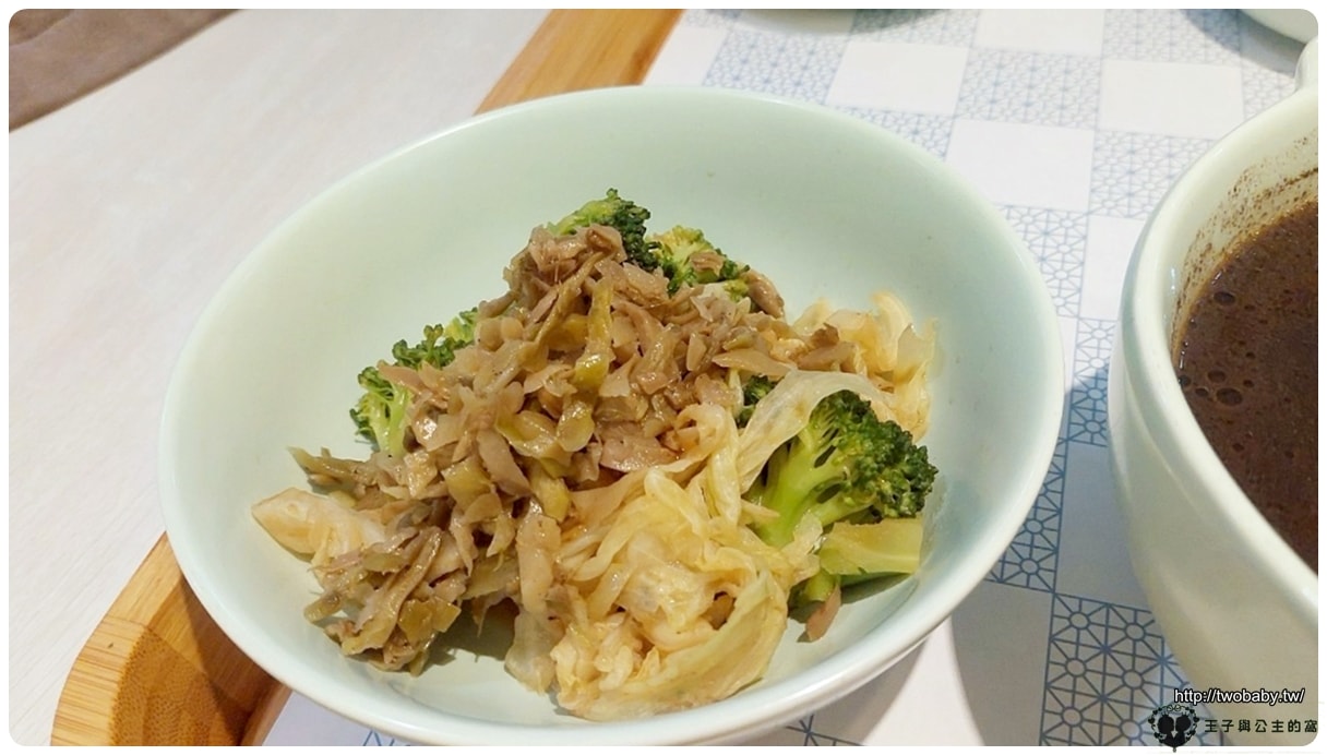 台北樹林美食|龍涎居樹林店【 龍涎居 雞膳食坊 】以傳統藥膳 雞湯 為基礎的煲湯專賣店(已歇業) - 第14張圖 台北樹林美食|龍延居樹林店【 龍涎居 雞膳食坊 】以傳統藥膳 雞湯 為基礎的專賣店