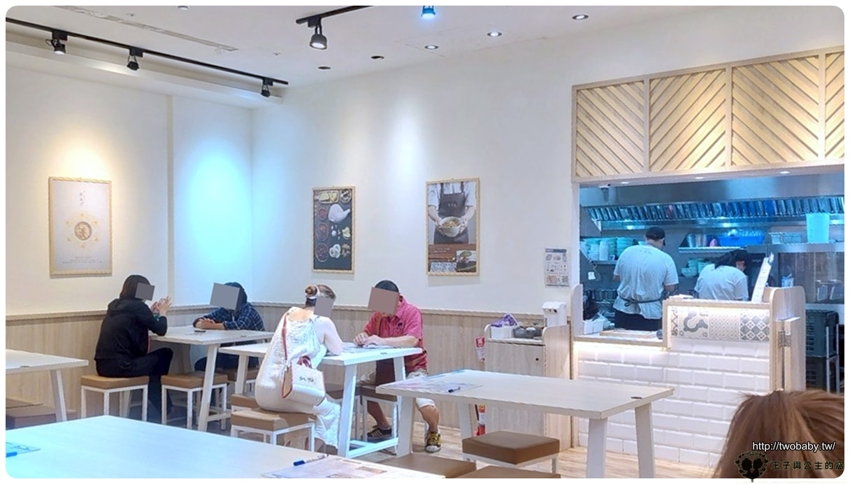 台北樹林美食|龍涎居樹林店【 龍涎居 雞膳食坊 】以傳統藥膳 雞湯 為基礎的煲湯專賣店(已歇業) - 第3張圖 台北樹林美食|龍延居樹林店【 龍涎居 雞膳食坊 】以傳統藥膳 雞湯 為基礎的專賣店