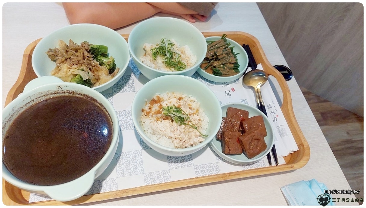 台北樹林美食|龍涎居樹林店【 龍涎居 雞膳食坊 】以傳統藥膳 雞湯 為基礎的煲湯專賣店(已歇業) - 第5張圖 台北樹林美食|龍延居樹林店【 龍涎居 雞膳食坊 】以傳統藥膳 雞湯 為基礎的專賣店