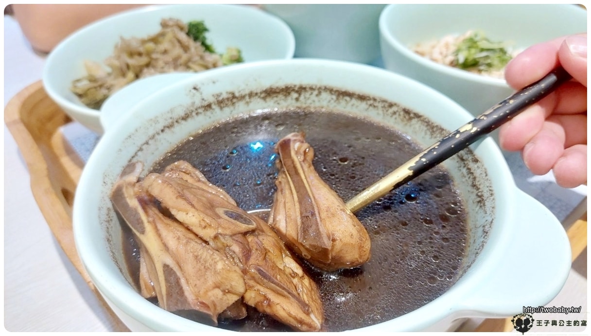 台北樹林美食|龍延居樹林店【 龍涎居 雞膳食坊 】以傳統藥膳 雞湯 為基礎的專賣店