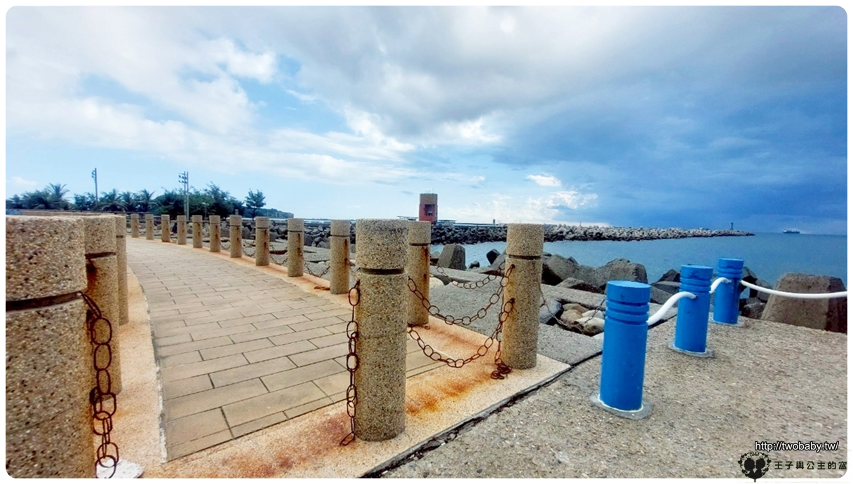高雄景點|浪漫景點~西子灣風景區/西子灣南岬頭沙灘/西子灣夕照觀景坡堤