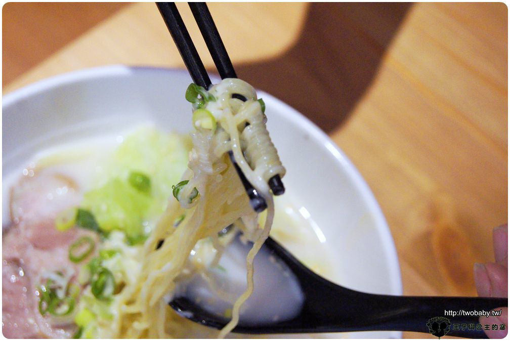 台中拉麵|驖人拉麵食事處 正港日本師傅的拉麵 用蔬果熬的高湯絕無合成湯 健康美味無負擔