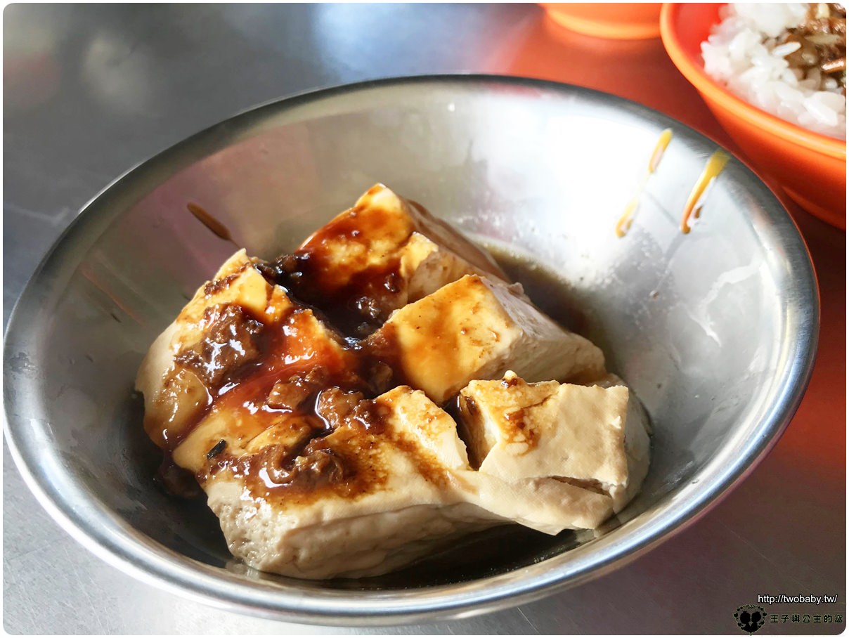 雲林林內美食|滾滾魯肉飯 飯Q滷汁香濃 在地銅板美食 必點魯肉飯、魯丸子、滷豆腐