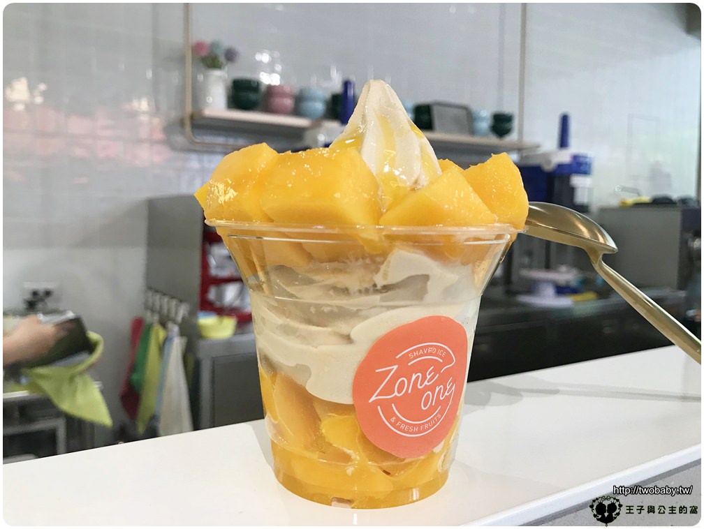 嘉義冰品店|ZoneOne 第壹區-網美夢幻冰品店 好吃又好拍~怎麼有這麼浮誇的雪花冰
